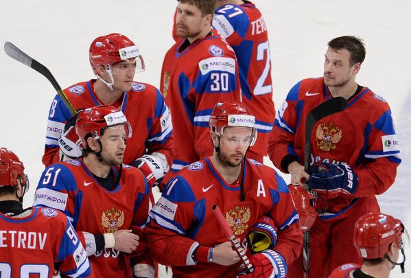 Хоккеисты сборной России после матча со сборной США Хоккеисты сборной России после матча со сборной США