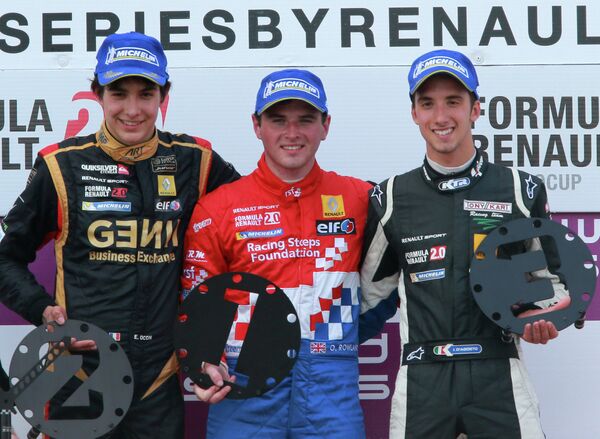 Подиум российского этапа Мировой серии Рено в классе FORMULA RENAULT 2.0 SERIES Подиум российского этапа Мировой серии Рено в классе FORMULA RENAULT 2.0 SERIES