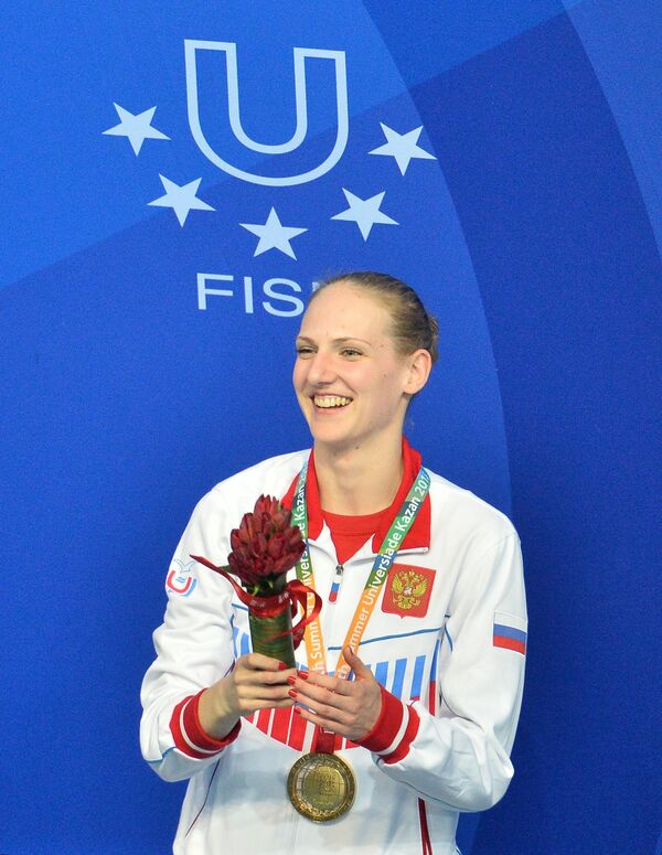 Светлана Ромашина (Россия), завоевавшая золотую медаль в соревнованиях по синхронному плаванию Светлана Ромашина (Россия), завоевавшая золотую медаль в соревнованиях по синхронному плаванию