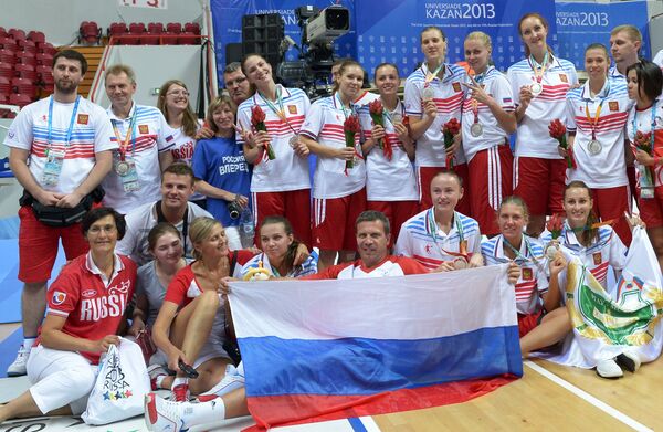 Команда сборной России, завоевавшая серебряные медали женского турнира по баскетболу Команда сборной России, завоевавшая серебряные медали женского турнира по баскетболу