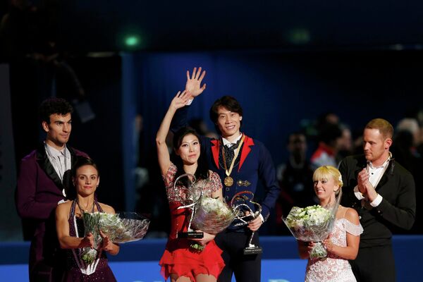 Призеры турнира Trophee Eric Bompard в парном катании: Меган Дюамель и Эрик Рэдфорд, Пан Цин и Тун Цзянь, Кэйди Денни и Джон Кафлин Призеры турнира Trophee Eric Bompard в парном катании: Меган Дюамель и Эрик Рэдфорд, Пан Цин и Тун Цзянь, Кэйди Денни и Джон Кафлин