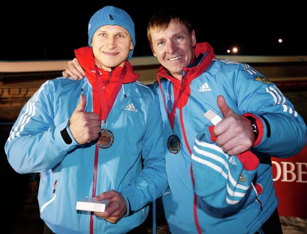Российские бобслеисты Дмитрий Труненков и Александр Зубков (справа). Российские бобслеисты Дмитрий Труненков и Александр Зубков (справа).