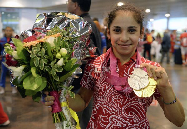 Олимпийская чемпионка гимнастка Седа Тутхалян Олимпийская чемпионка гимнастка Седа Тутхалян
