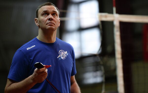Главный тренер Динамо Андрей Подкопаев на открытой тренировке Главный тренер Динамо Андрей Подкопаев на открытой тренировке