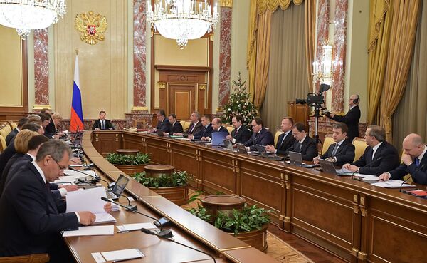 Дмитрий Медведев проводит совещание с членами кабинета министров РФ Дмитрий Медведев проводит совещание с членами кабинета министров РФ