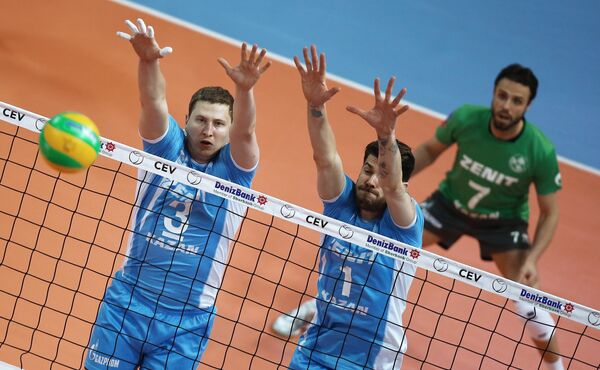 Игрок ВК Зенит-Казань Николай Апаликов (слева) и игрок ВК Зенит-Казань Мэтью Андерсон Игрок ВК Зенит-Казань Николай Апаликов (слева) и игрок ВК Зенит-Казань Мэтью Андерсон