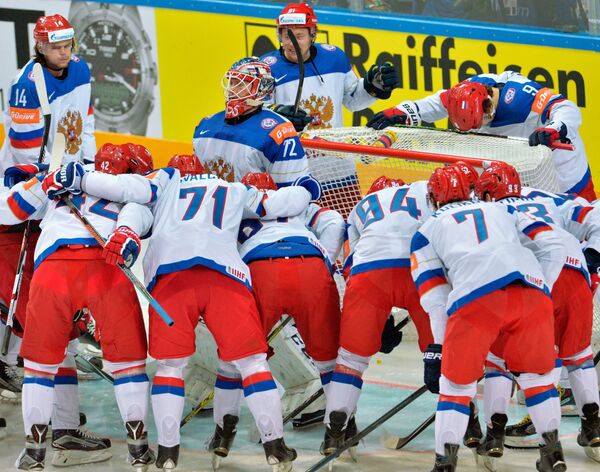 Игроки сборной России перед началом финального матча чемпионата мира по хоккею 2015 Игроки сборной России перед началом финального матча чемпионата мира по хоккею 2015