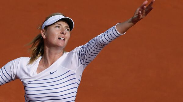 Мария Шарапова во время матча в рамках турниса Ролан Гаррос Мария Шарапова во время матча в рамках турниса Ролан Гаррос