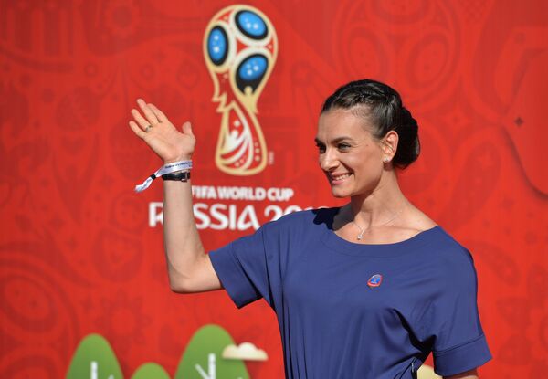 Двукратная олимпийская чемпионка, заслуженный мастер спорта России по легкой атлетике Елена Исинбаева Двукратная олимпийская чемпионка, заслуженный мастер спорта России по легкой атлетике Елена Исинбаева