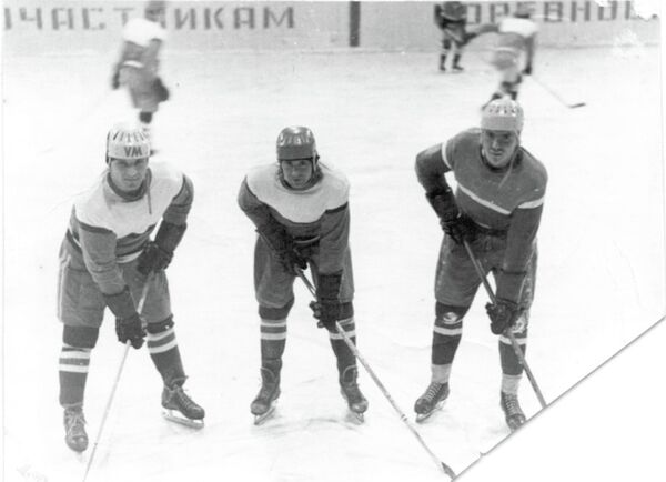 Слева направо: Геннадий Першин, Сергей Граудин, Владимир Пивоваров, 1975 год Слева направо: Геннадий Першин, Сергей Граудин, Владимир Пивоваров, 1975 год