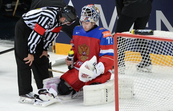 Вратарь сборной России Сергей Бобровский Вратарь сборной России Сергей Бобровский