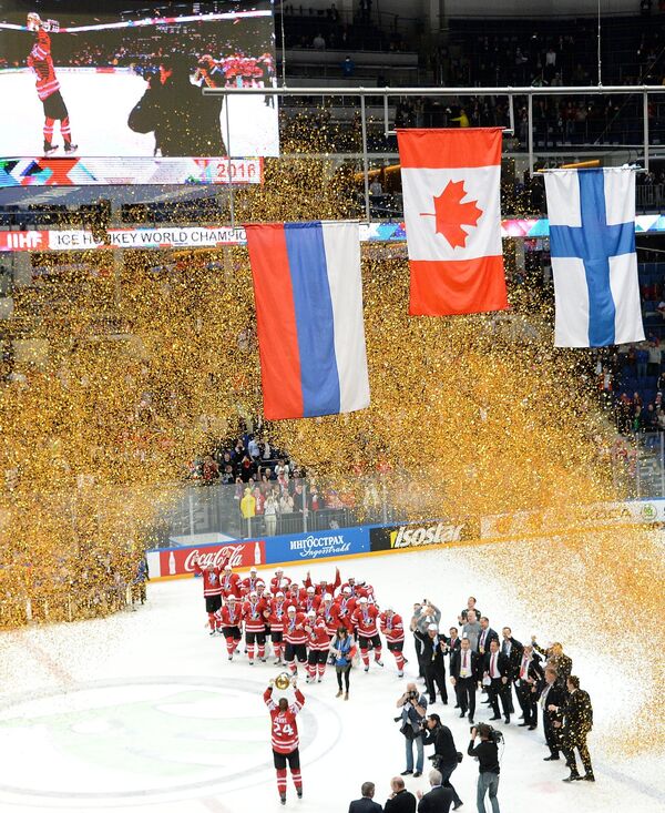 Церемония награждения сборной Канады на чемпионате мира по хоккею Церемония награждения сборной Канады на чемпионате мира по хоккею